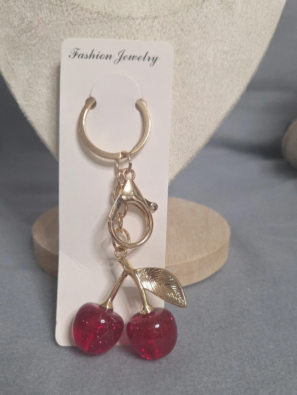 Elegant Glitter Resin Cherry Keychain – Retro Gold Fruit Handbag Charm & Keyring
